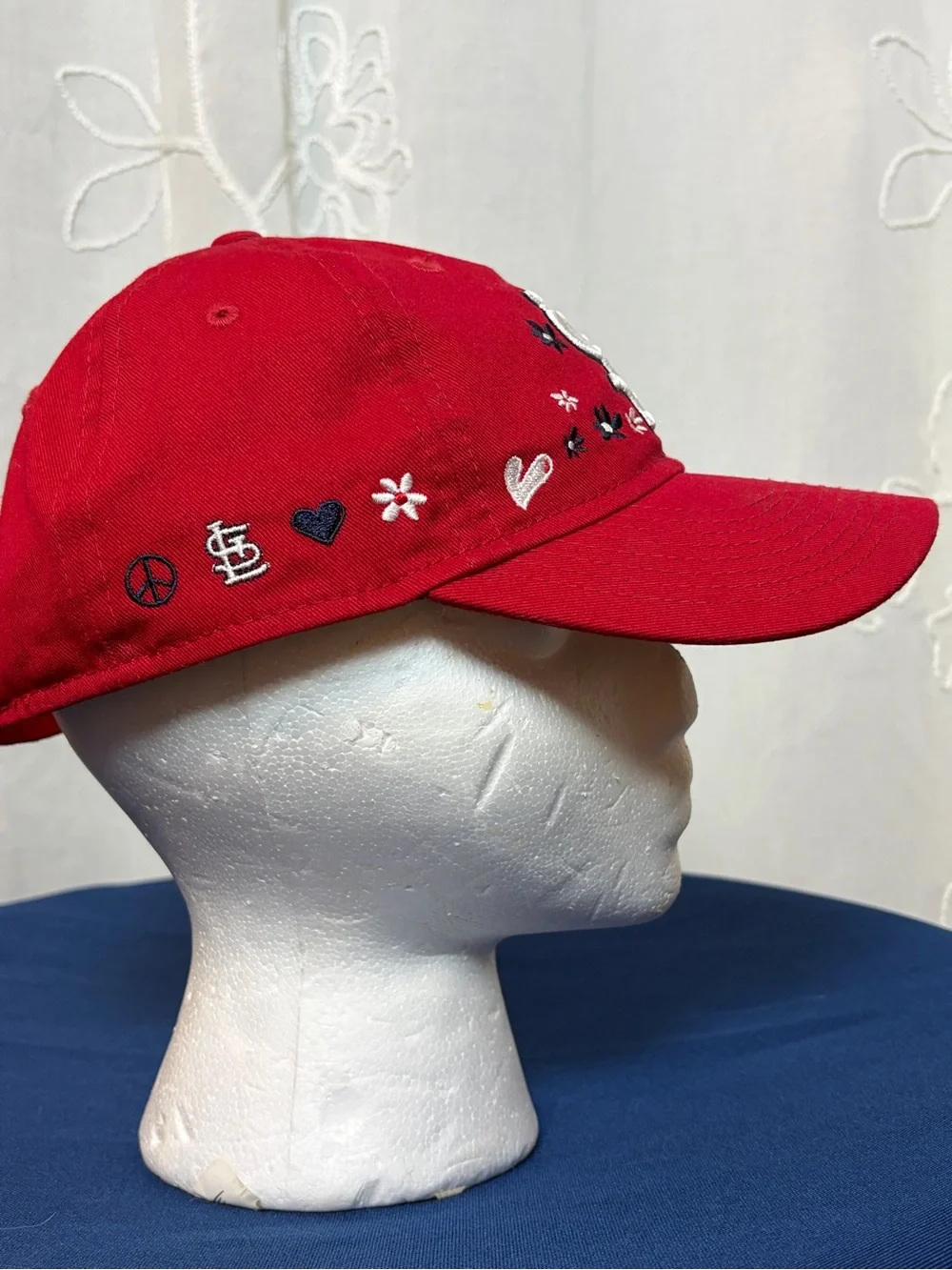 Genuine Merchandise Girl’s/Teens love & peace Official St. Louis Cardinals